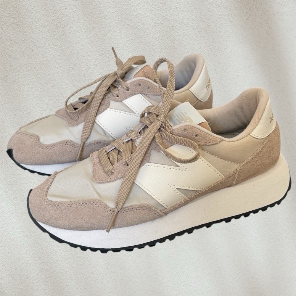 New Balance 237 Women's Size 7.5 Cream and Tan Sneakers